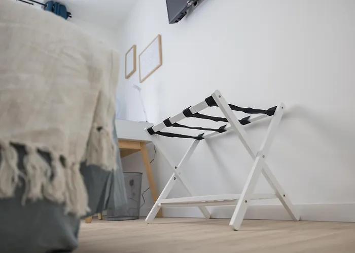 Moissan Monteynard Проживання в сім'ї